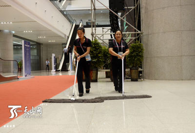 第四届中国--亚欧博览会服务工作者剪影